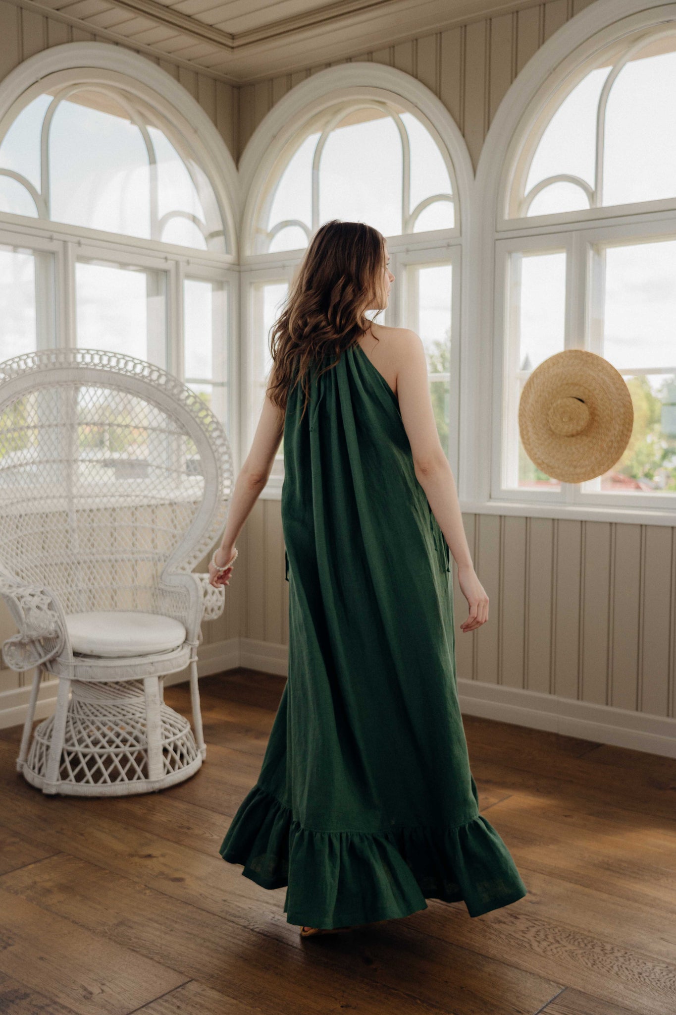 HELENA GOWN IN EMERALD GREEN LINEN – LUXE HAPSAL HELENA GOWN IN EMERALD GREEN LINEN – LUXE HAPSAL