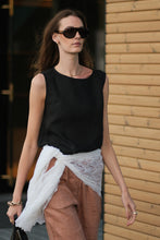 Load image into Gallery viewer, NARA TOP IN BLACK LINEN