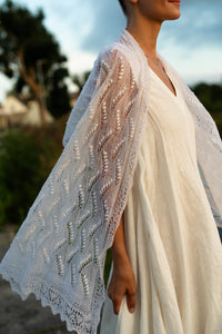 HAAPSALU SCARF WITH INVERTED LILY-OF-THE-VALLEY PATTERN IN WHITE