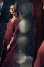 Load image into Gallery viewer, ANNA DRESS IN PALE BURGUNDY LINEN