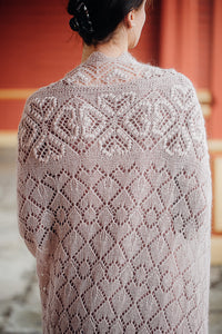 HAAPSALU SHAWL WITH HEART PATTERN IN OLD PINK (EXTRA LARGE)