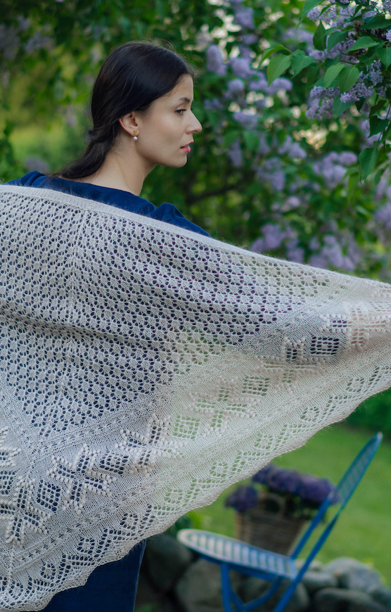 HAAPSALU SHAWL WITH CROWN PATTERN IN OLD PINK