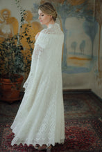 Load image into Gallery viewer, HAAPSALU SHAWL WITH HEART PATTERN IN WHITE (EXTRA LARGE)