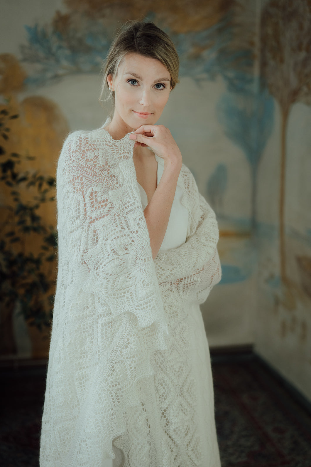 HAAPSALU SHAWL WITH HEART PATTERN IN WHITE (EXTRA LARGE)