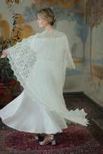 Load image into Gallery viewer, HAAPSALU SHAWL WITH HEART PATTERN IN WHITE (EXTRA LARGE)