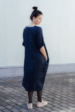 Load image into Gallery viewer, HELI DRESS IN DARK BLUE LINEN