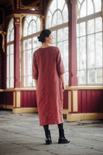 Load image into Gallery viewer, HELI DRESS IN PALE BURGUNDY LINEN