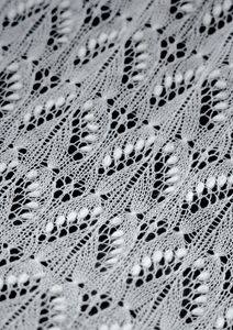 HAAPSALU SCARF WITH QUEEN SILVIA PATTERN IN WHITE