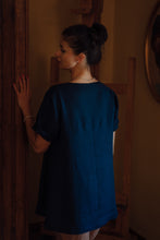 Load image into Gallery viewer, JOHANNA SHIRT IN DARK BLUE LINEN